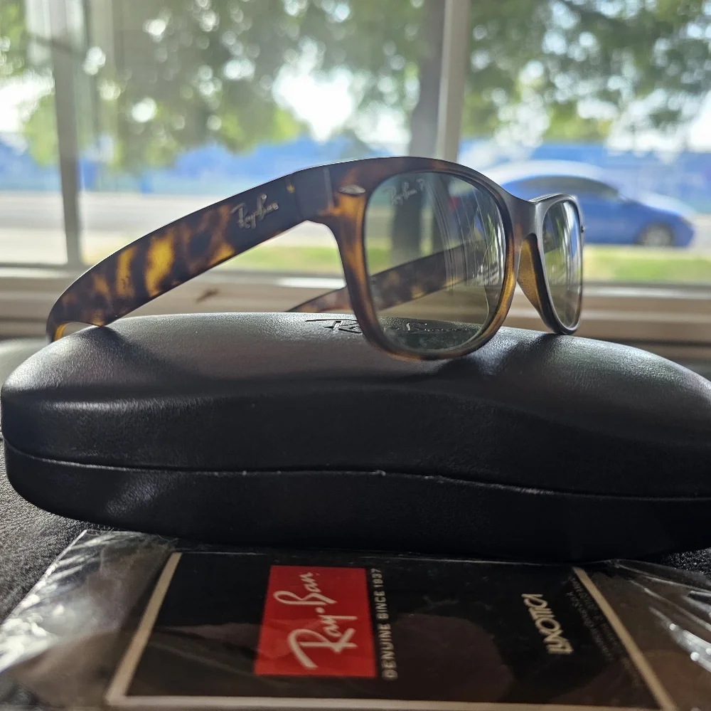Ray-Ban Italy Leopard Print Brown Sunglasses with Hard Case And Cleaning‎ Wipe